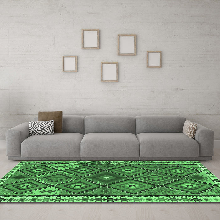 Machine Washable Persian Emerald Green Traditional Area Rugs in a Living Room,, wshtr2673emgrn