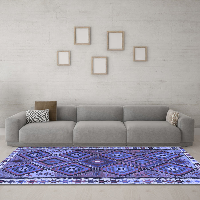 Machine Washable Persian Blue Traditional Rug in a Living Room, wshtr2673blu