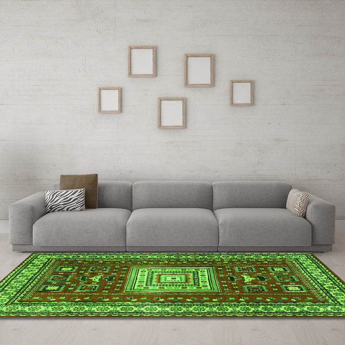 Machine Washable Geometric Green Traditional Area Rugs in a Living Room,, wshtr2678grn