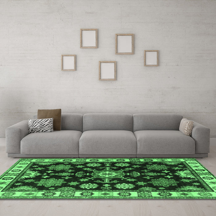 Machine Washable Persian Emerald Green Traditional Area Rugs in a Living Room,, wshtr2681emgrn