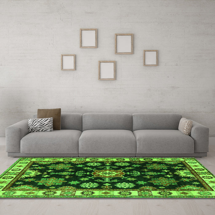 Machine Washable Persian Green Traditional Area Rugs in a Living Room,, wshtr2681grn