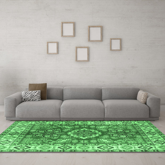 Machine Washable Geometric Emerald Green Traditional Area Rugs in a Living Room,, wshtr2682emgrn