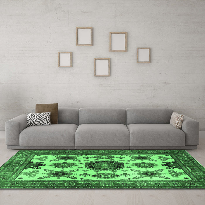 Machine Washable Persian Emerald Green Traditional Area Rugs in a Living Room,, wshtr2684emgrn