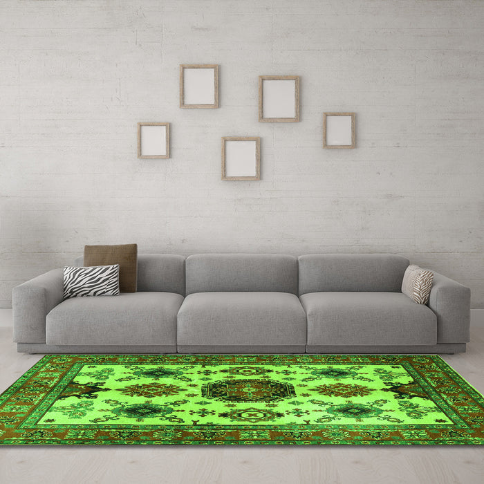 Machine Washable Persian Green Traditional Area Rugs in a Living Room,, wshtr2684grn