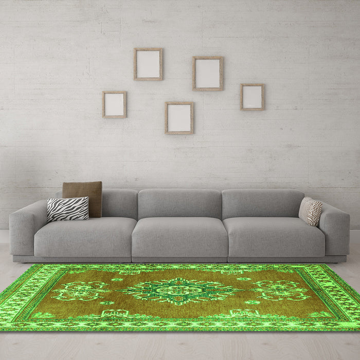 Machine Washable Persian Green Traditional Area Rugs in a Living Room,, wshtr2685grn