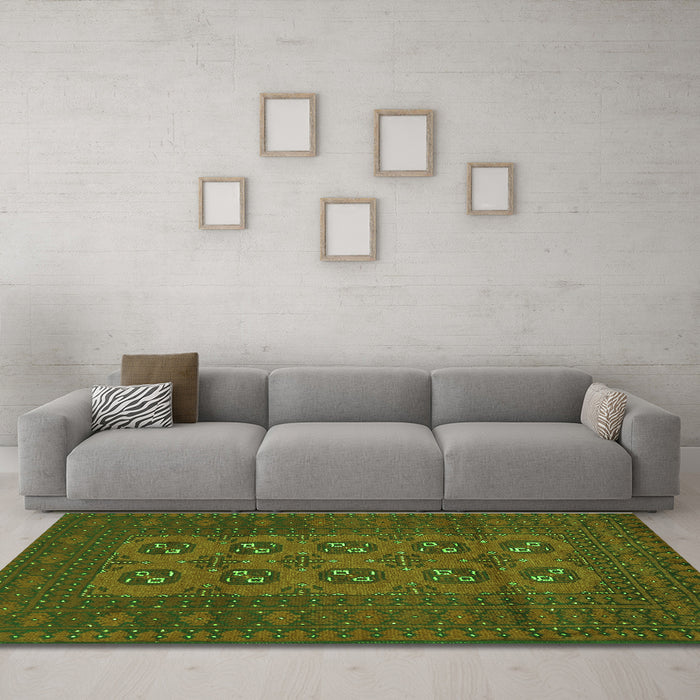 Machine Washable Persian Green Traditional Area Rugs in a Living Room,, wshtr2690grn