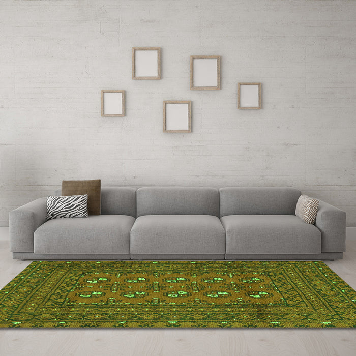Machine Washable Persian Green Traditional Area Rugs in a Living Room,, wshtr2691grn