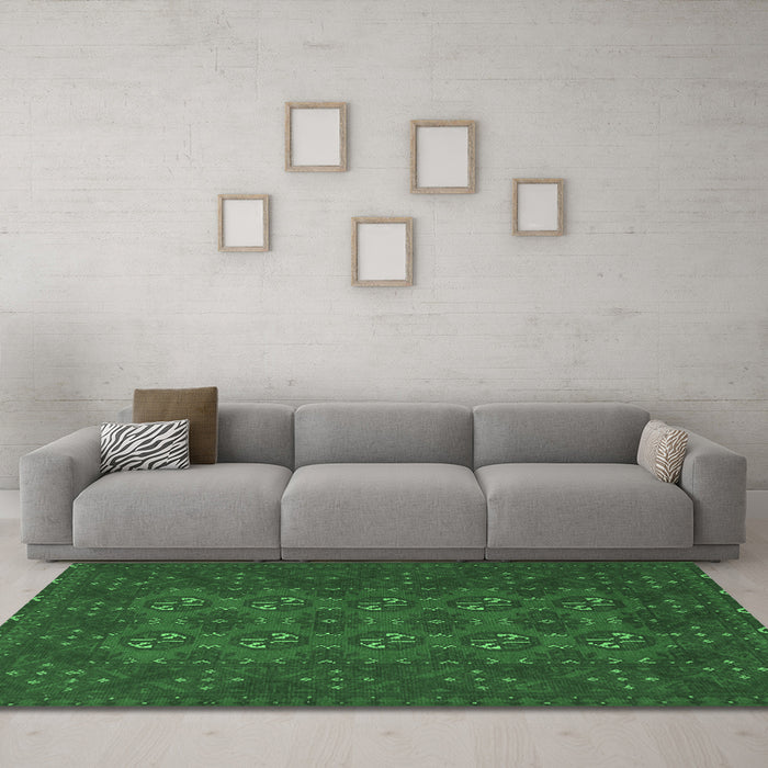 Machine Washable Persian Emerald Green Traditional Area Rugs in a Living Room,, wshtr2692emgrn
