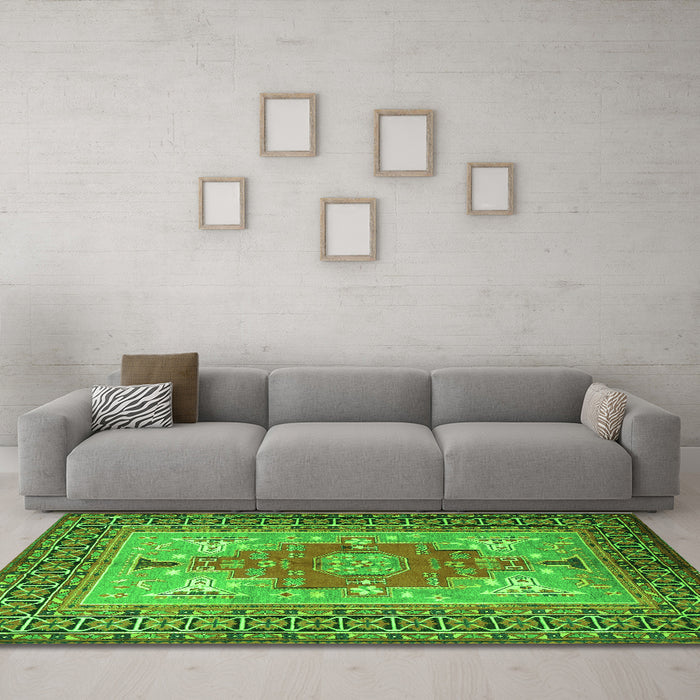 Machine Washable Persian Green Traditional Area Rugs in a Living Room,, wshtr2694grn