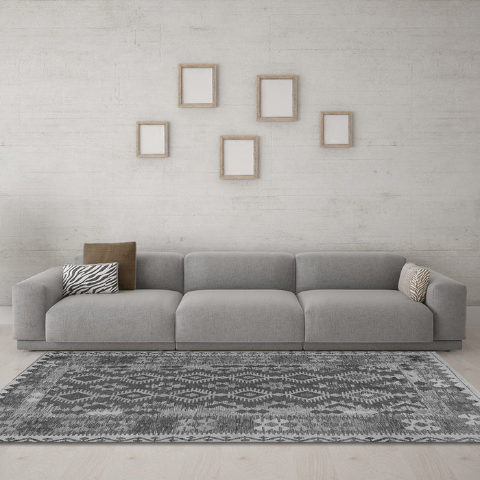 Machine Washable Persian Gray Traditional Rug in a Living Room,, wshtr2697gry
