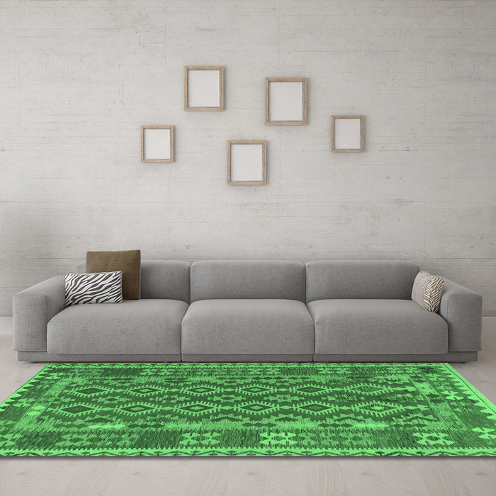 Machine Washable Persian Emerald Green Traditional Area Rugs in a Living Room,, wshtr2697emgrn