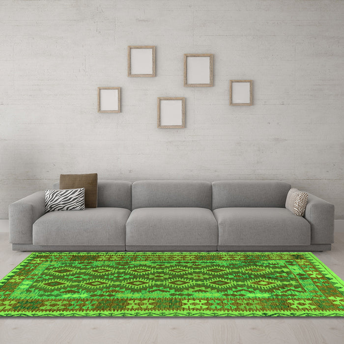 Machine Washable Persian Green Traditional Area Rugs in a Living Room,, wshtr2697grn