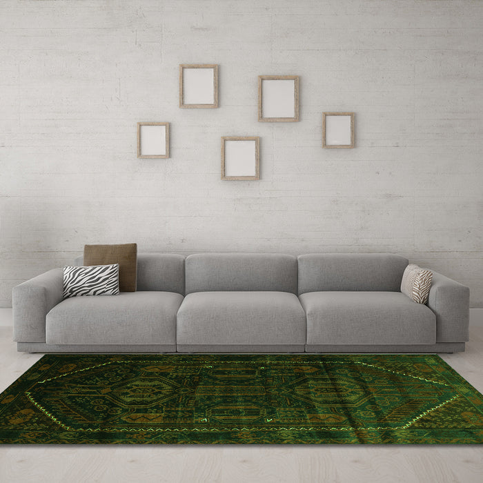 Machine Washable Persian Green Traditional Area Rugs in a Living Room,, wshtr2698grn