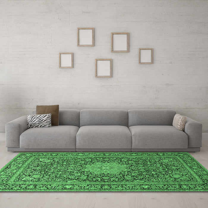Machine Washable Persian Emerald Green Traditional Area Rugs in a Living Room,, wshtr269emgrn