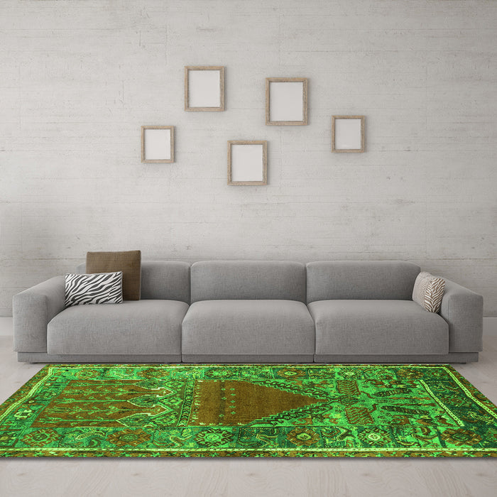 Machine Washable Persian Green Traditional Area Rugs in a Living Room,, wshtr26grn