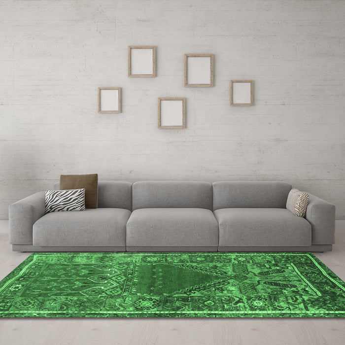 Machine Washable Persian Emerald Green Traditional Area Rugs in a Living Room,, wshtr26emgrn