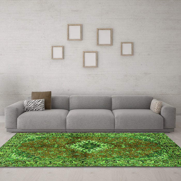Machine Washable Persian Green Traditional Area Rugs in a Living Room,, wshtr2700grn