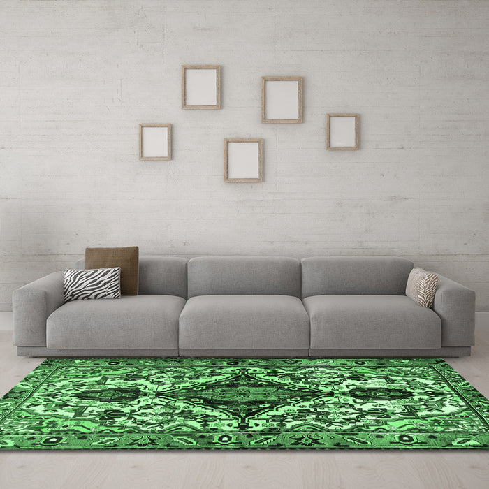 Machine Washable Persian Emerald Green Traditional Area Rugs in a Living Room,, wshtr2702emgrn