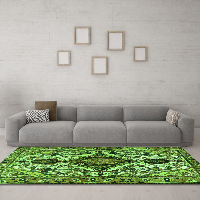 Machine Washable Persian Green Traditional Area Rugs in a Living Room,, wshtr2702grn