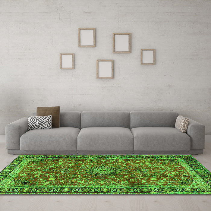 Machine Washable Persian Green Traditional Area Rugs in a Living Room,, wshtr2703grn