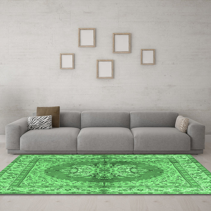 Machine Washable Persian Emerald Green Traditional Area Rugs in a Living Room,, wshtr2704emgrn