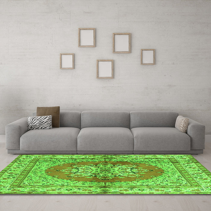 Machine Washable Persian Green Traditional Area Rugs in a Living Room,, wshtr2704grn