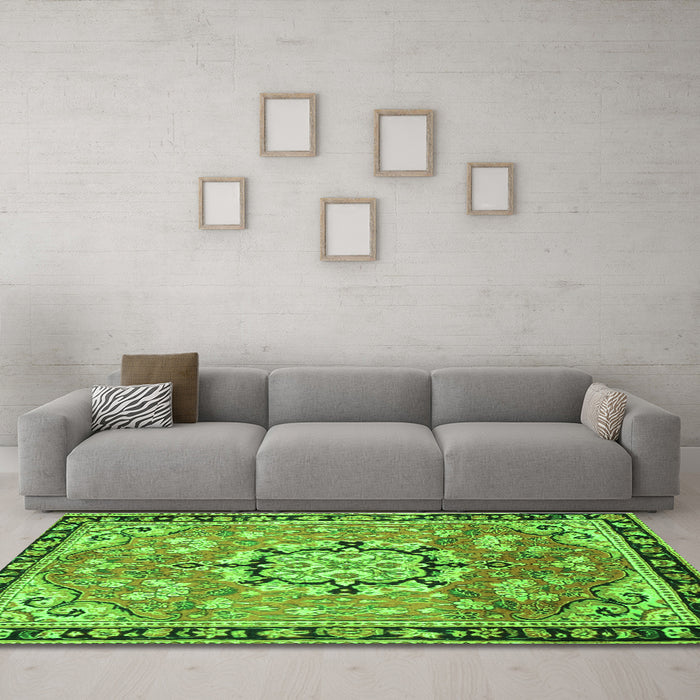 Machine Washable Persian Green Traditional Area Rugs in a Living Room,, wshtr2706grn