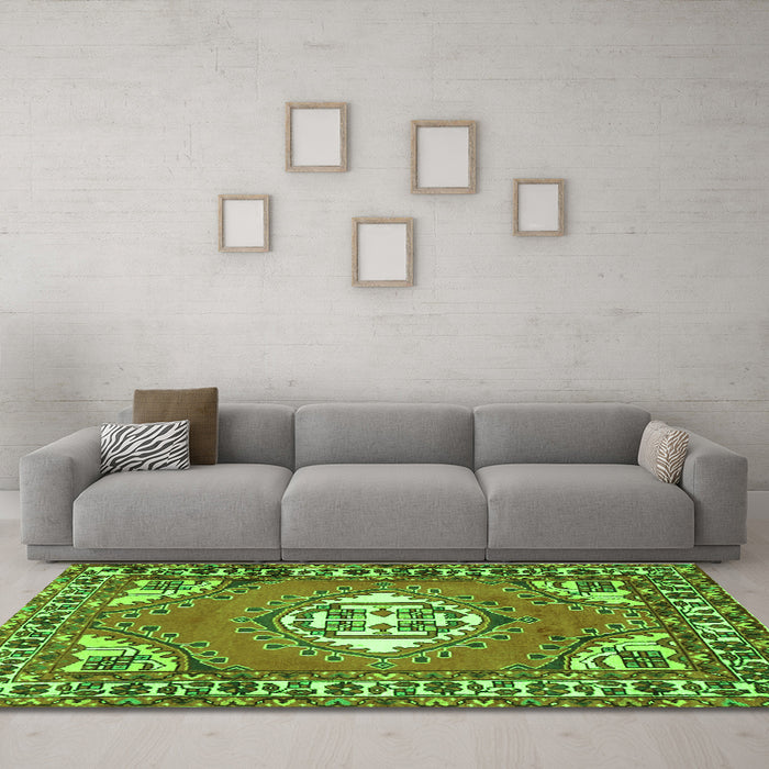 Machine Washable Persian Green Traditional Area Rugs in a Living Room,, wshtr2707grn