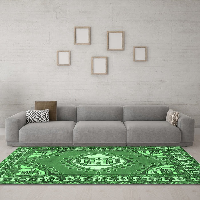Machine Washable Persian Emerald Green Traditional Area Rugs in a Living Room,, wshtr2707emgrn