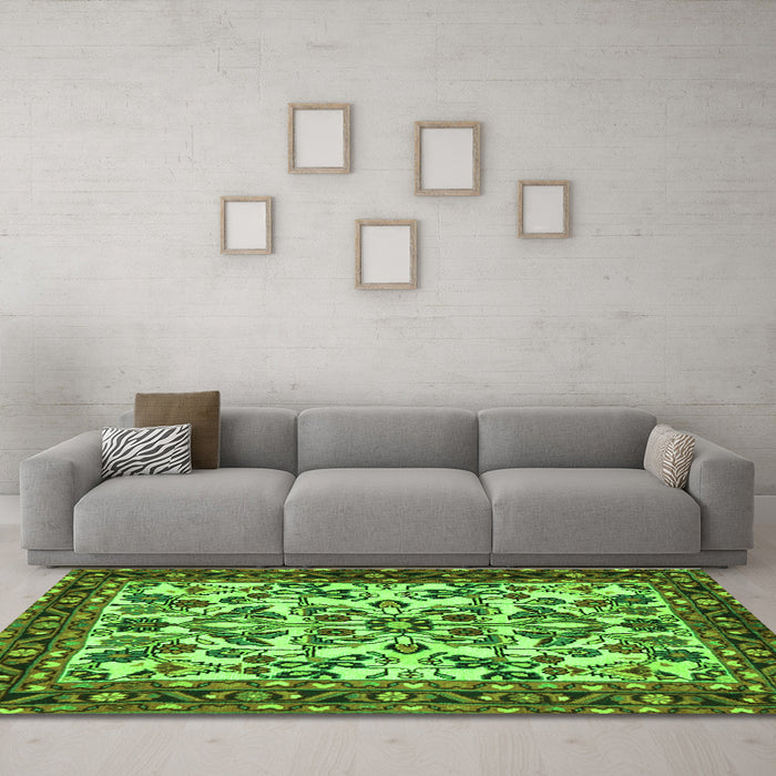 Machine Washable Animal Green Traditional Area Rugs in a Living Room,, wshtr2709grn