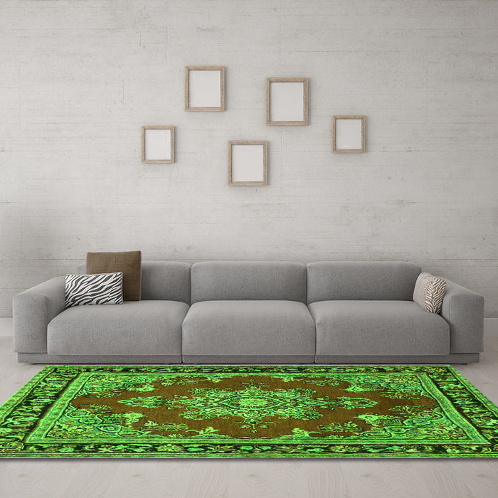 Machine Washable Persian Green Traditional Area Rugs in a Living Room,, wshtr2710grn