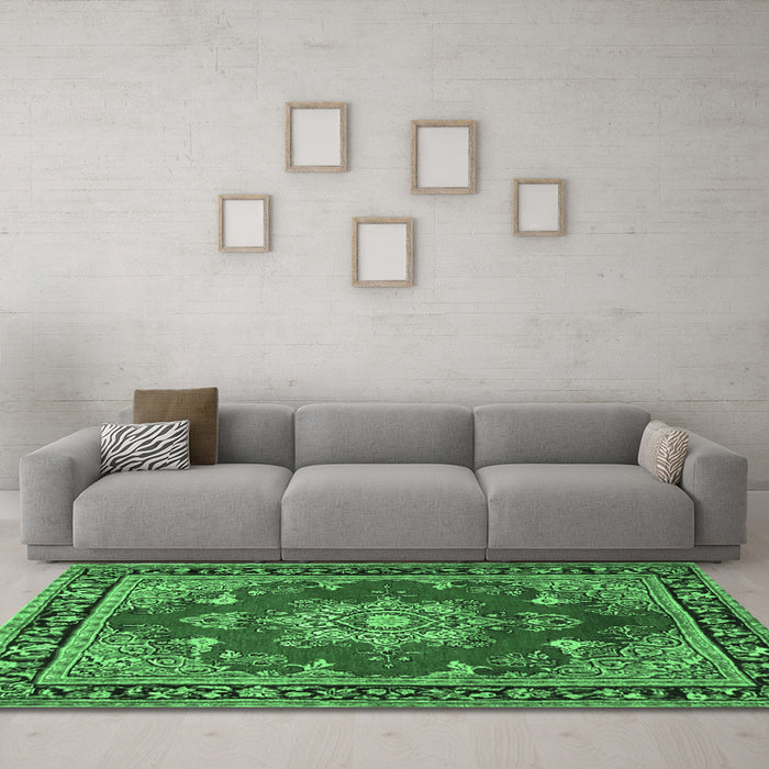 Machine Washable Persian Emerald Green Traditional Area Rugs in a Living Room,, wshtr2710emgrn