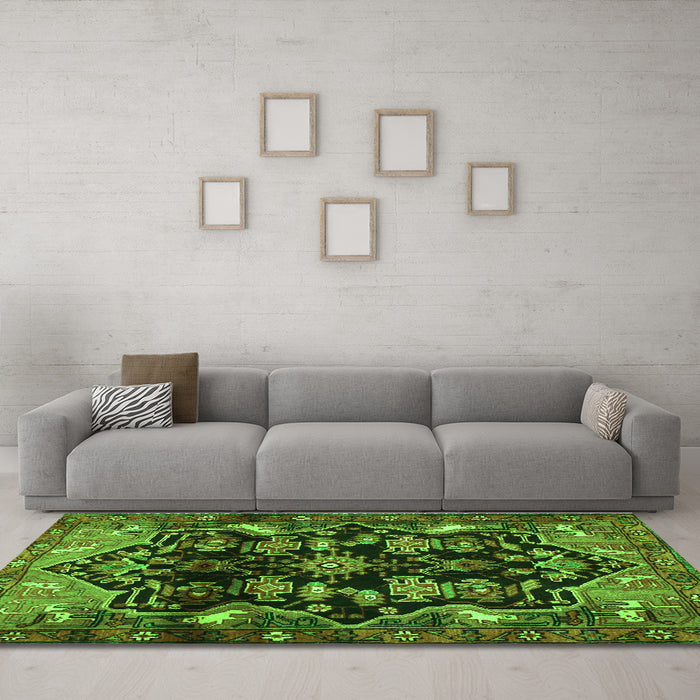 Machine Washable Persian Green Traditional Area Rugs in a Living Room,, wshtr2711grn
