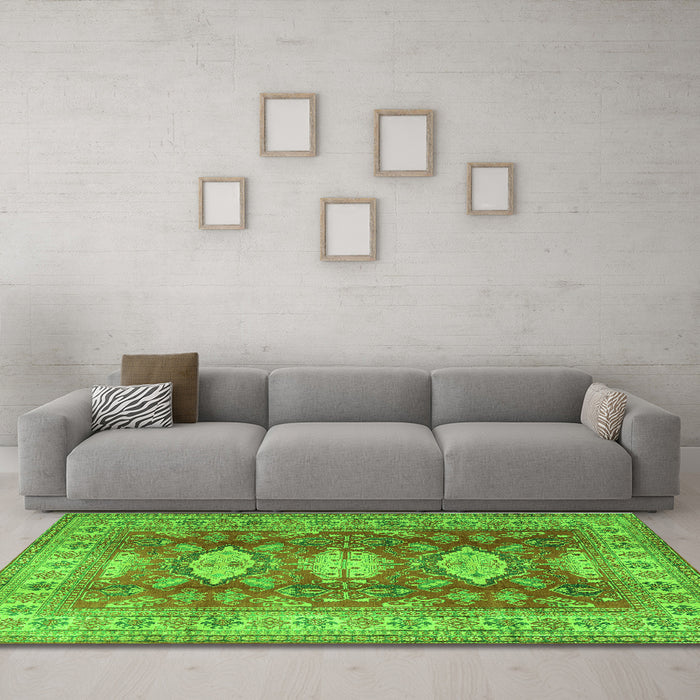 Machine Washable Persian Green Traditional Area Rugs in a Living Room,, wshtr2712grn