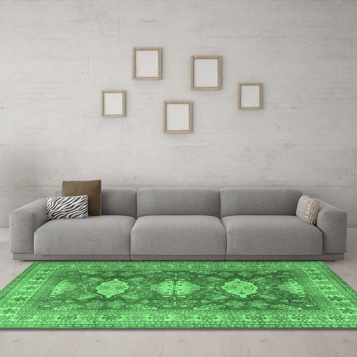 Machine Washable Persian Emerald Green Traditional Area Rugs in a Living Room,, wshtr2712emgrn