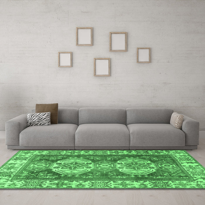Machine Washable Persian Emerald Green Traditional Area Rugs in a Living Room,, wshtr2713emgrn