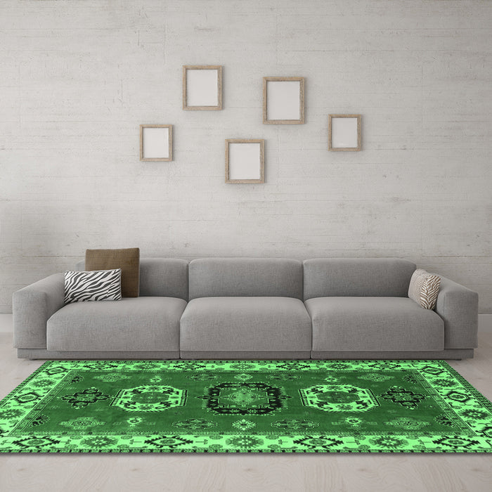 Machine Washable Geometric Emerald Green Traditional Area Rugs in a Living Room,, wshtr2714emgrn