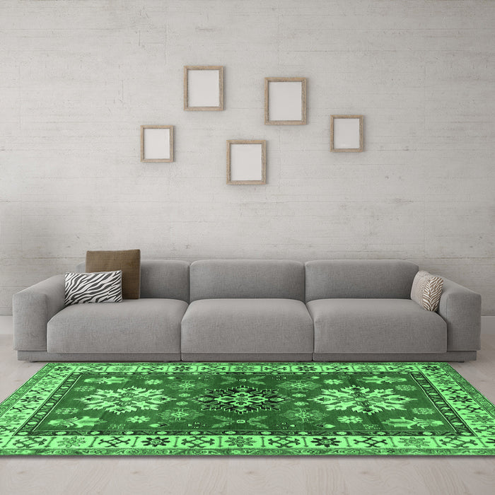 Machine Washable Geometric Emerald Green Traditional Area Rugs in a Living Room,, wshtr2718emgrn
