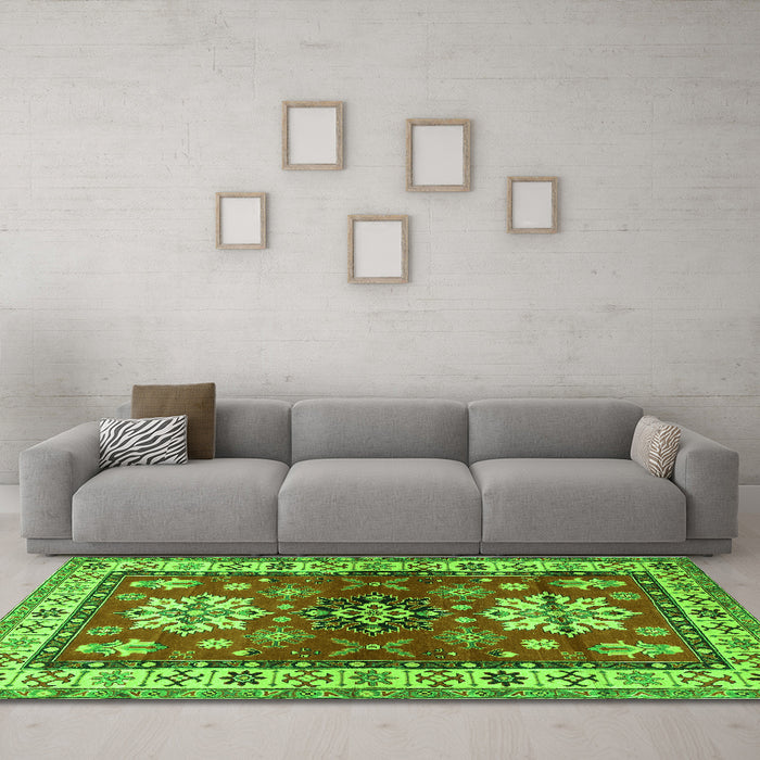 Machine Washable Geometric Green Traditional Area Rugs in a Living Room,, wshtr2718grn