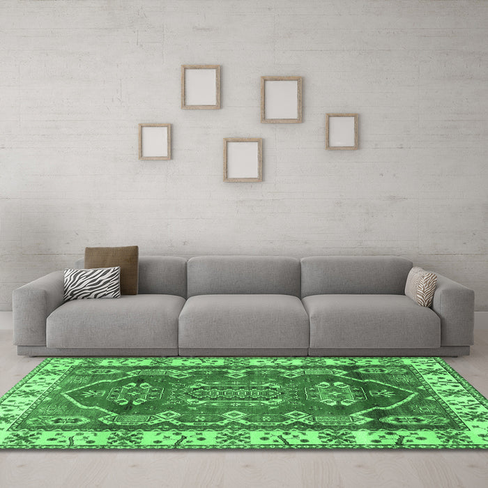 Machine Washable Geometric Emerald Green Traditional Area Rugs in a Living Room,, wshtr2720emgrn