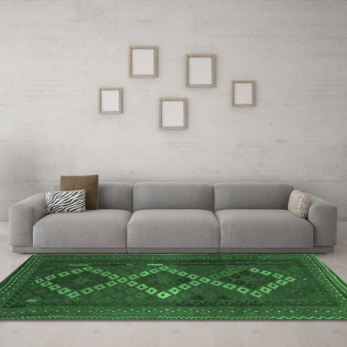 Machine Washable Persian Emerald Green Traditional Area Rugs in a Living Room,, wshtr2722emgrn