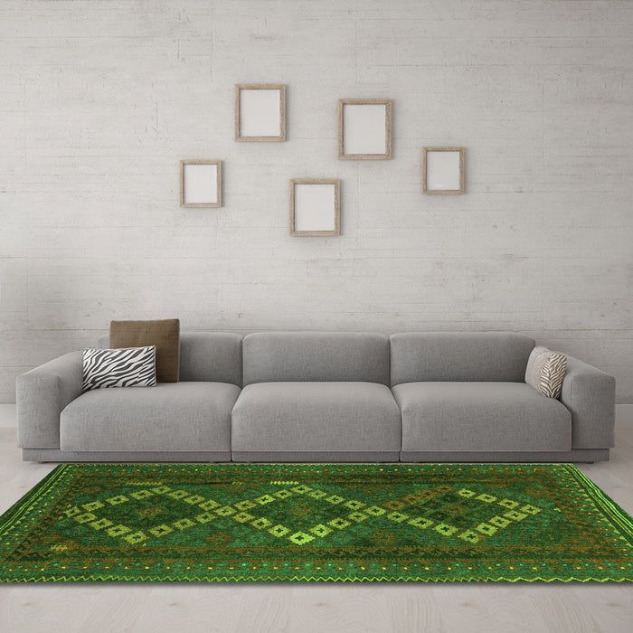 Machine Washable Persian Green Traditional Area Rugs in a Living Room,, wshtr2722grn