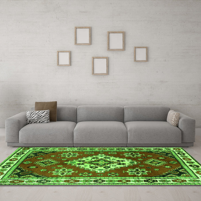 Machine Washable Geometric Green Traditional Area Rugs in a Living Room,, wshtr2723grn