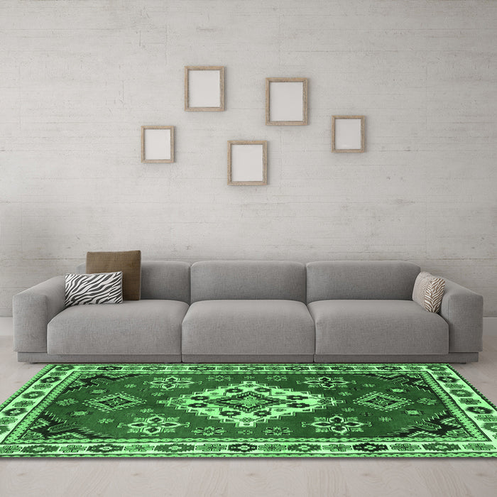 Machine Washable Geometric Emerald Green Traditional Area Rugs in a Living Room,, wshtr2723emgrn