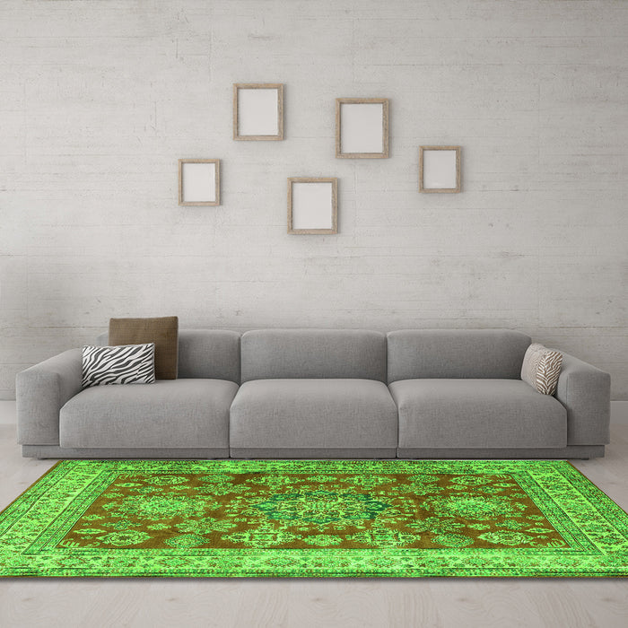 Machine Washable Persian Green Traditional Area Rugs in a Living Room,, wshtr2724grn