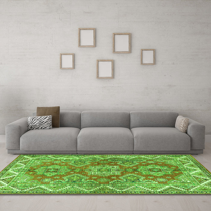 Machine Washable Persian Green Traditional Area Rugs in a Living Room,, wshtr2726grn
