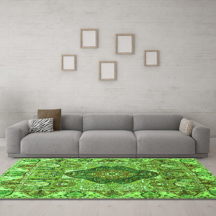 Machine Washable Animal Green Traditional Area Rugs in a Living Room,, wshtr272grn