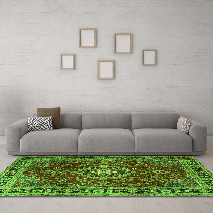 Machine Washable Persian Green Traditional Area Rugs in a Living Room,, wshtr2732grn