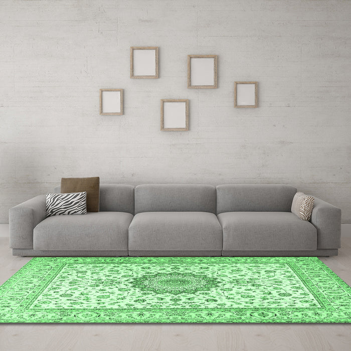 Machine Washable Medallion Emerald Green Traditional Area Rugs in a Living Room,, wshtr2733emgrn