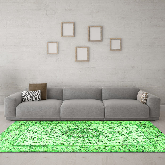 Machine Washable Medallion Green Traditional Area Rugs in a Living Room,, wshtr2733grn